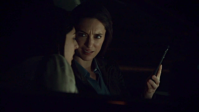 Ollie and Sam Lesbian Kiss Shadowhunters