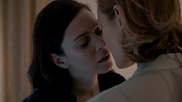 Erica and Anna Lesbian Kiss - The Girlfriend Experience