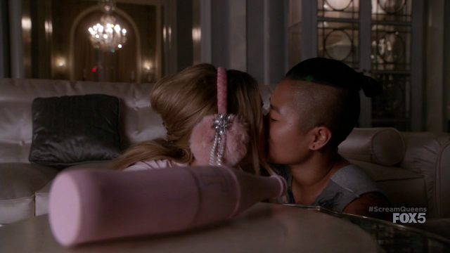 Billie Lourd and Jeanna Han Kiss Video from Scream Queens