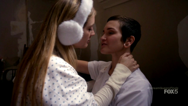 Billie Lourd Lesbian Kiss Scream Queens