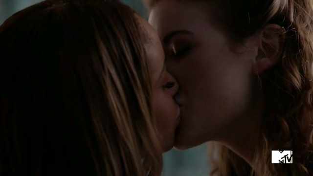 Bird & Madison Lesbian Kiss Video