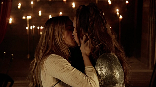 Sara and Guinevere - Legends of Tomorrow