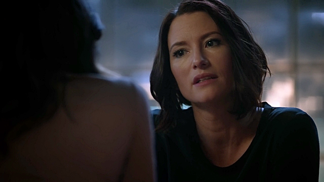 Alex comes out to Maggie - Supergirl