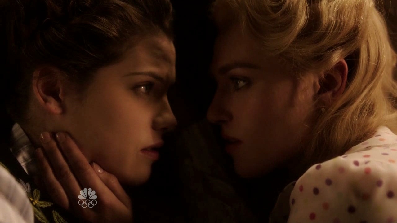 Dracula Lesbian Kiss