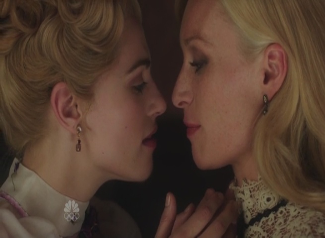 Dracula Lesbian Kiss