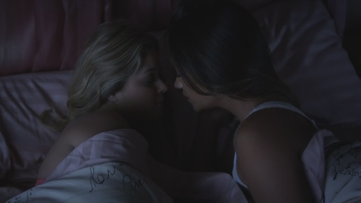 Emily and Alison Pretty Little Liars