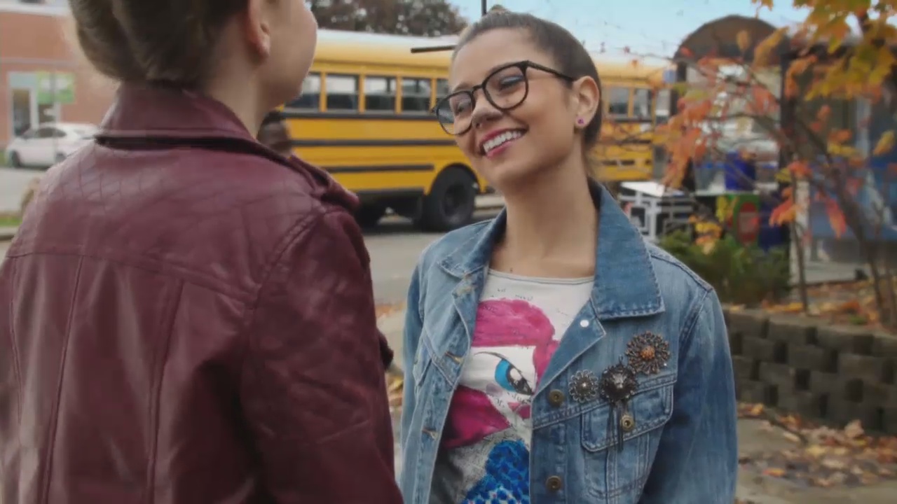 Imogen & Jack Lesbian Kiss Degrassi