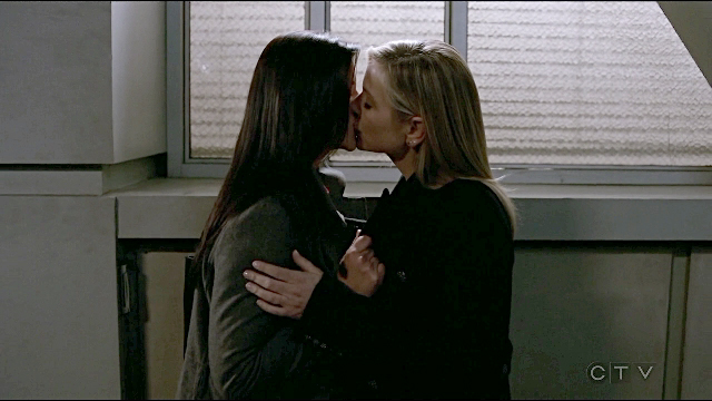 Arizona and Eliza Lesbian Kiss - Grey's Anatomy