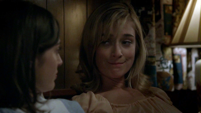 Lizzy Caplan and Caitlin FitzGerald Kiss Scene from Masters of Sex