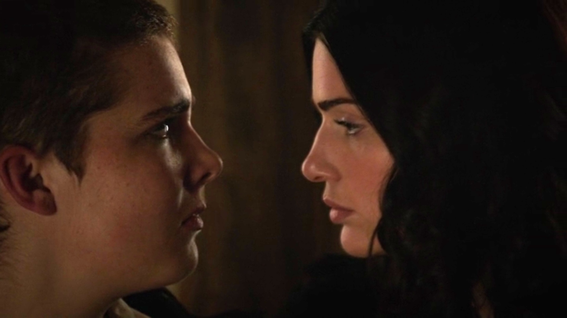 Salem Lesbian Kiss