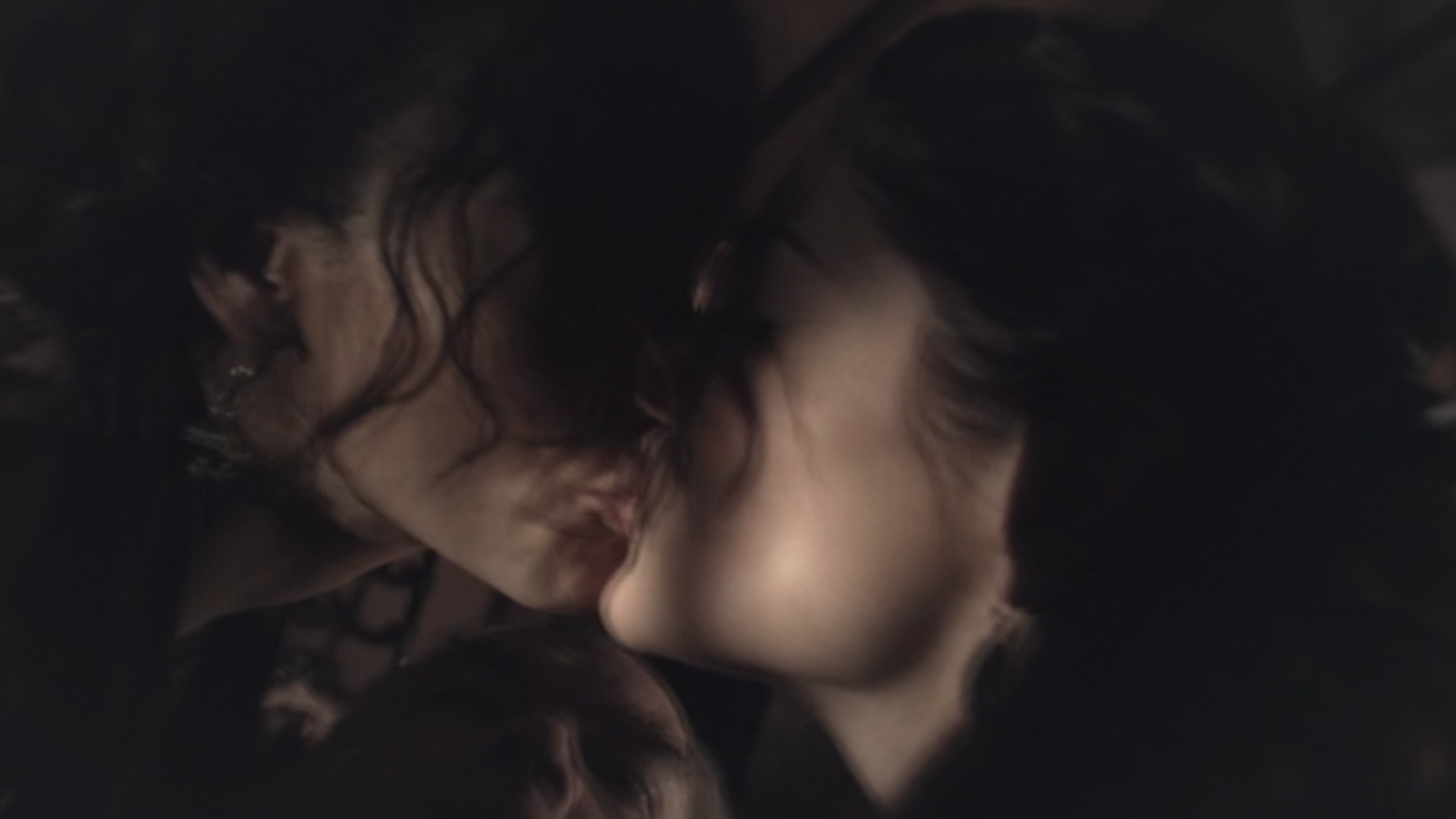 Salem Lesbian Kiss