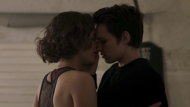 Baldwin and Greta Lesbian Kiss - Counterpart