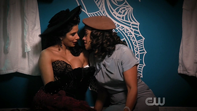 Jane and Lina Kiss - Jane the Virgin