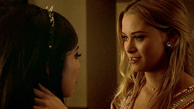Karolina and Nico Kiss - Marvel's Runaways